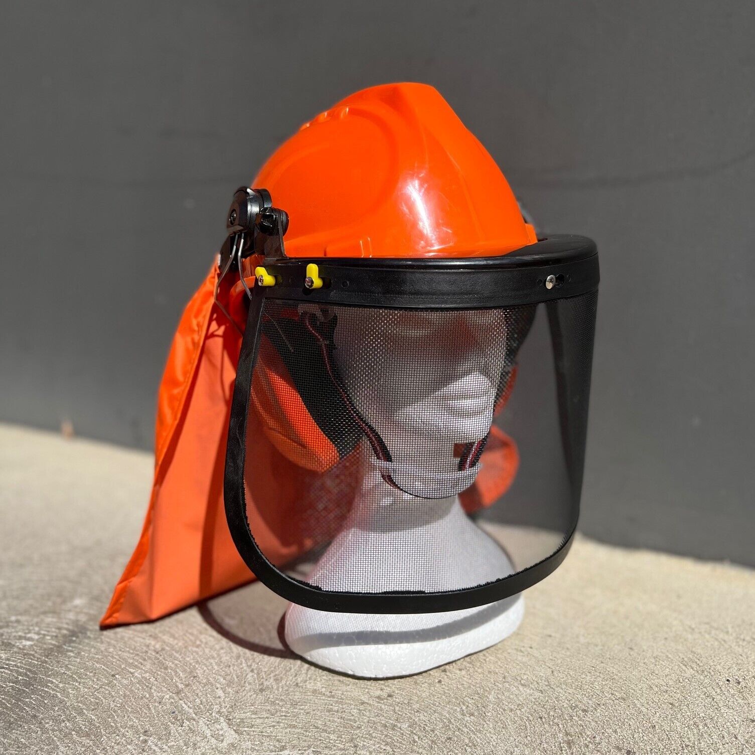 Bush Cutter Mask Chainsaw/Brushcutter Safety Helmet With Mesh Visor and Earmuffs